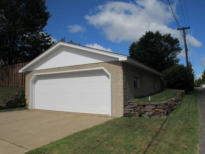 402 Pleasant St N, Gilbert, MN 55741