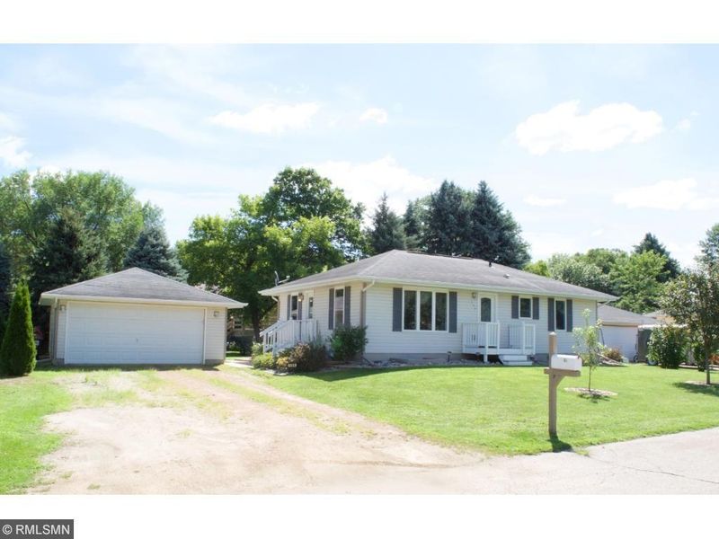 504 Turner Dr, Henderson, MN 56044