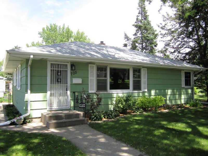 705 Jessamine Ave W, Saint Paul, MN 55117