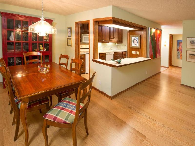 7250 Lewis Ridge Pw #210, Edina, MN 55439