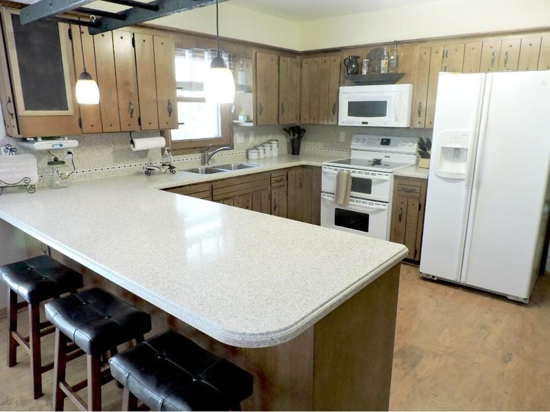 310 Interwood Dr, Glencoe, MN 55336