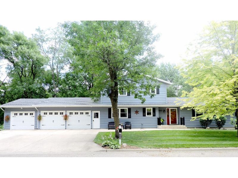 310 Interwood Dr, Glencoe, MN 55336