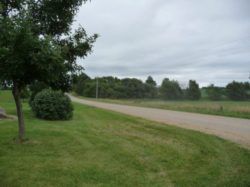 41028 S Maple Ave, Le Center, MN 56057