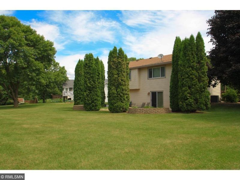 9137 Ives Ln N, Maple Grove, MN 55369