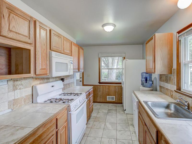 2074 Emerald Ln, Eagan, MN 55122