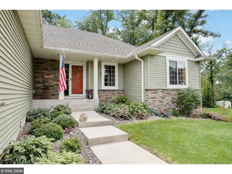 9223 Grove Dr, Chisago City, MN 55013