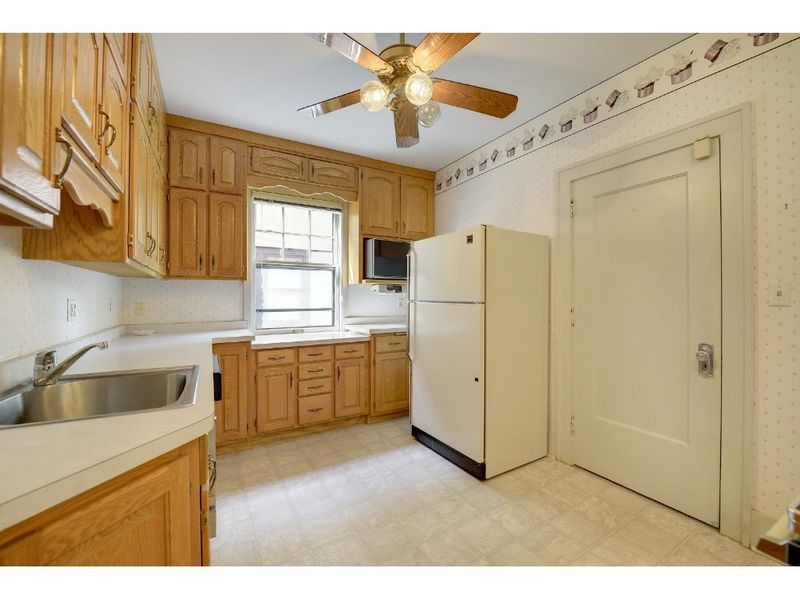 149 Lexington Pw S, Saint Paul, MN 55105