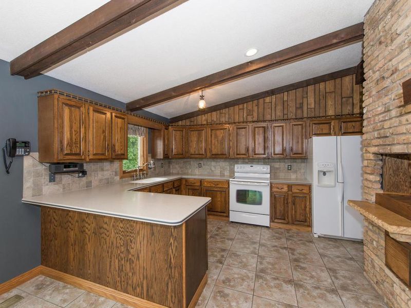 21724 Cable Ave, Winsted, MN 55395