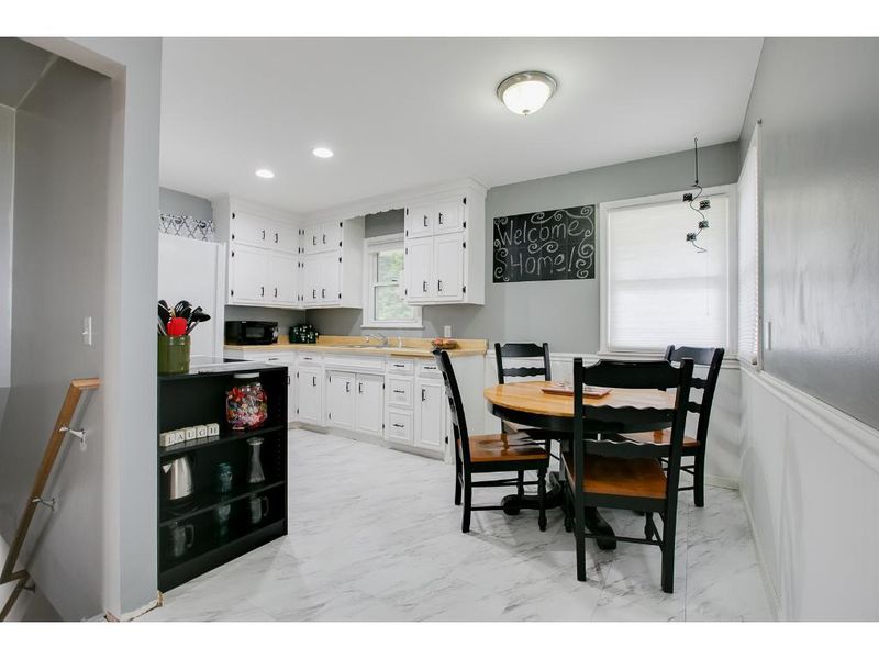 2143 Hawthorne Ave E, Saint Paul, MN 55119