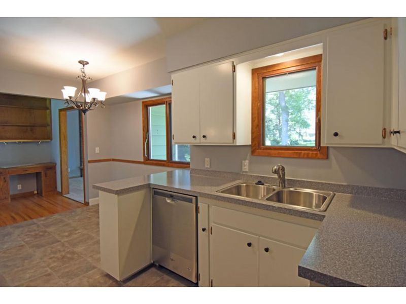 4920 Westbend Rd, Golden Valley, MN 55422