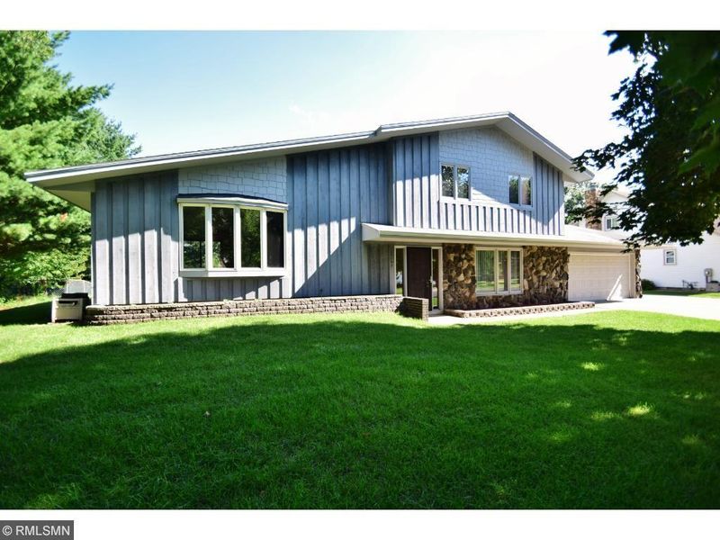 10197 Nightingale St NW, Coon Rapids, MN 55433