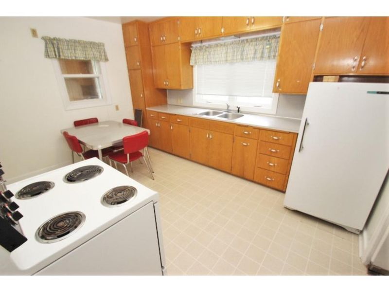 122 2nd St SE, Melrose, MN 56352