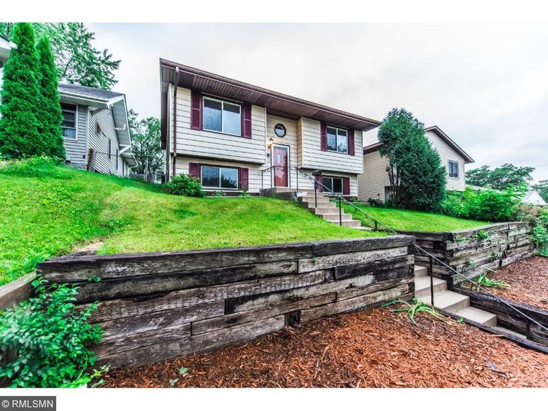 1552 7th St E, Saint Paul, MN 55106