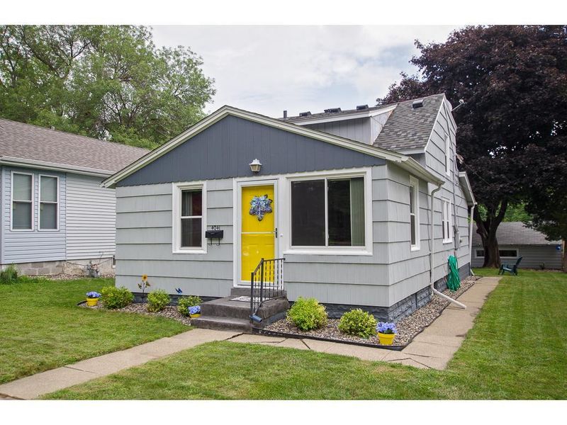 4041 Washington St NE, Columbia Heights, MN 55421