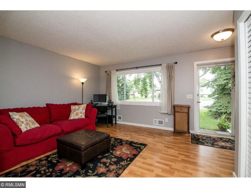 14205 Diamond Path Ct, Apple Valley, MN 55124