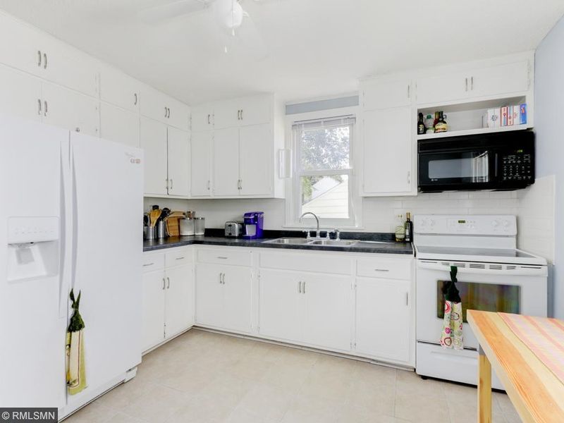 1368 Margaret St, Saint Paul, MN 55106