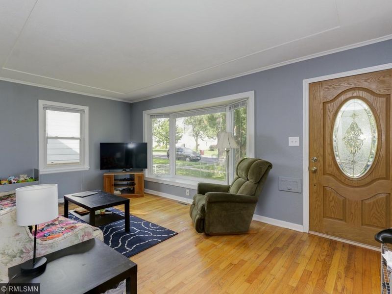 1368 Margaret St, Saint Paul, MN 55106