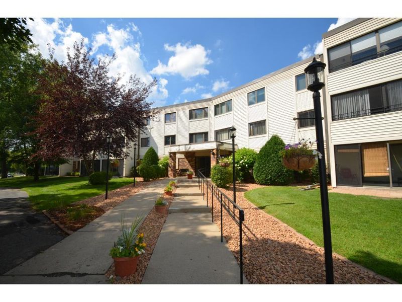 4465 Trenton Ln N #206, Plymouth, MN 55442