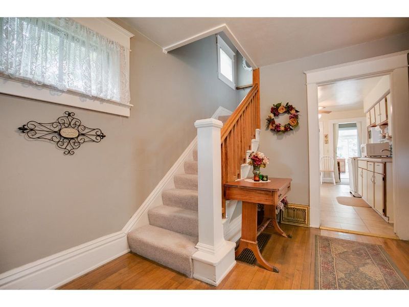 1671 Ivy Ave E, Saint Paul, MN 55106