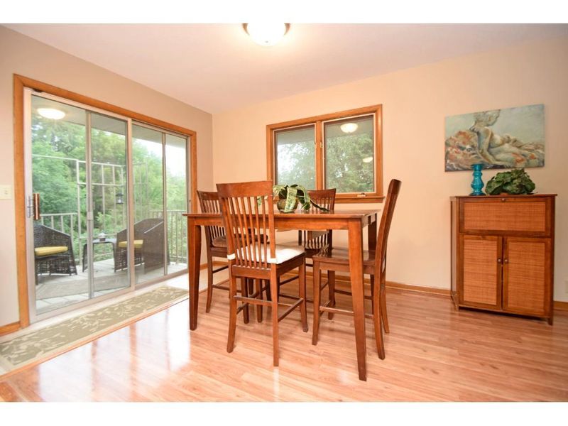 1004 Quebec Ave N, Golden Valley, MN 55427