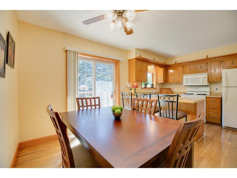 1503 Goodview Ave N, Oakdale, MN 55128