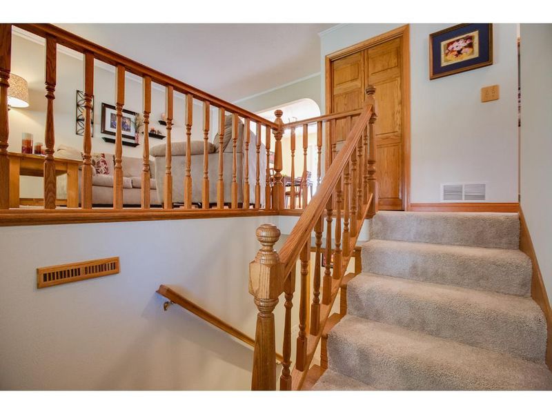 1503 Goodview Ave N, Oakdale, MN 55128