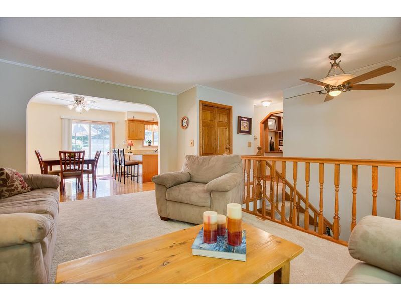 1503 Goodview Ave N, Oakdale, MN 55128