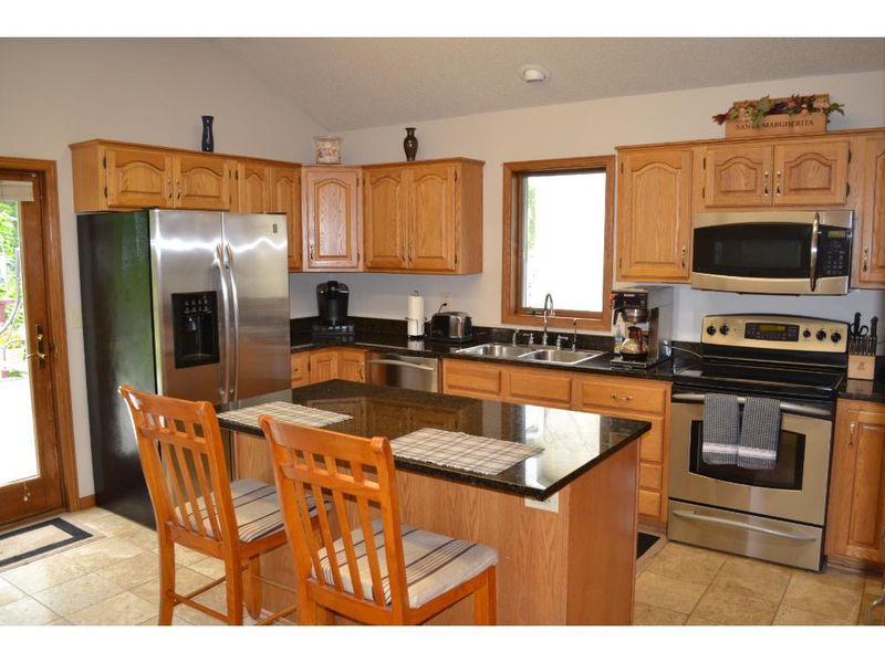 5481 Golfview Ave N, Oakdale, MN 55128