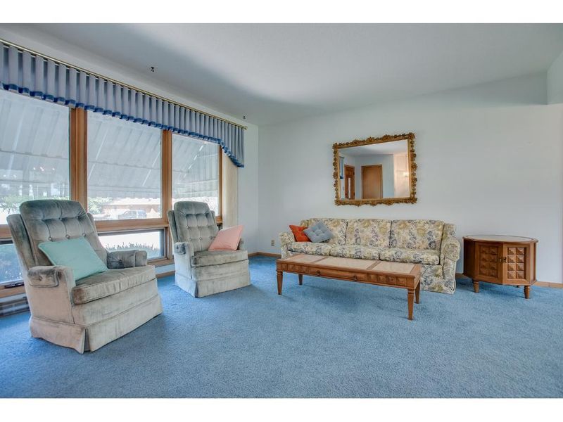 8941 Morris Rd, Bloomington, MN 55437