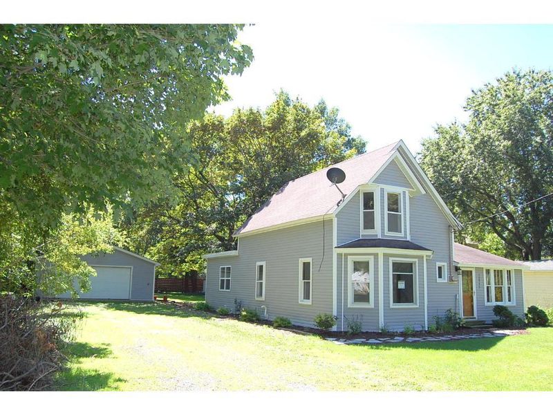 12945 N 2nd Ave, Lindstrom, MN 55045