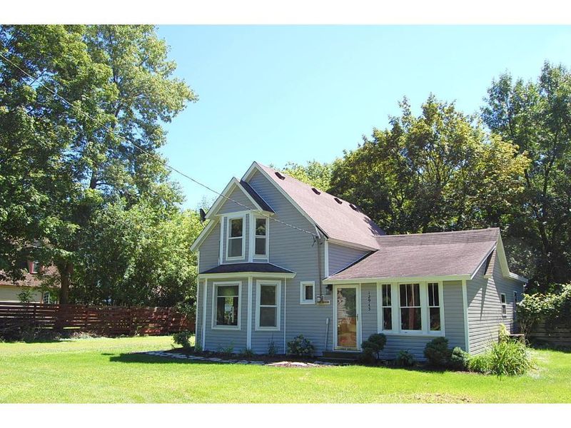 12945 N 2nd Ave, Lindstrom, MN 55045