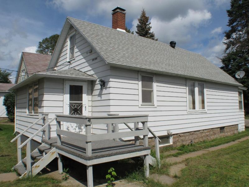 105 W Indiana Ave, Gilbert, MN 55741