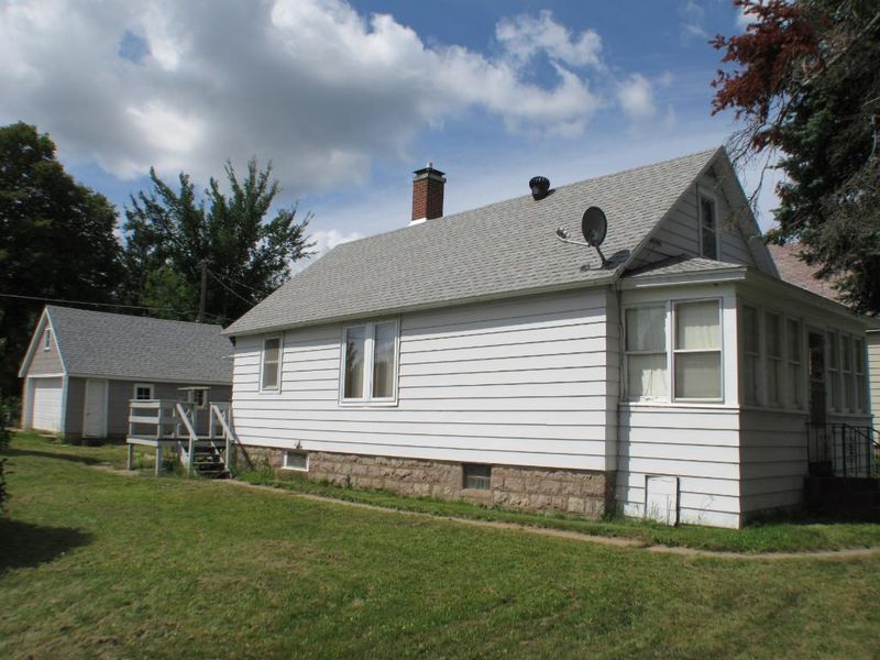 105 W Indiana Ave, Gilbert, MN 55741