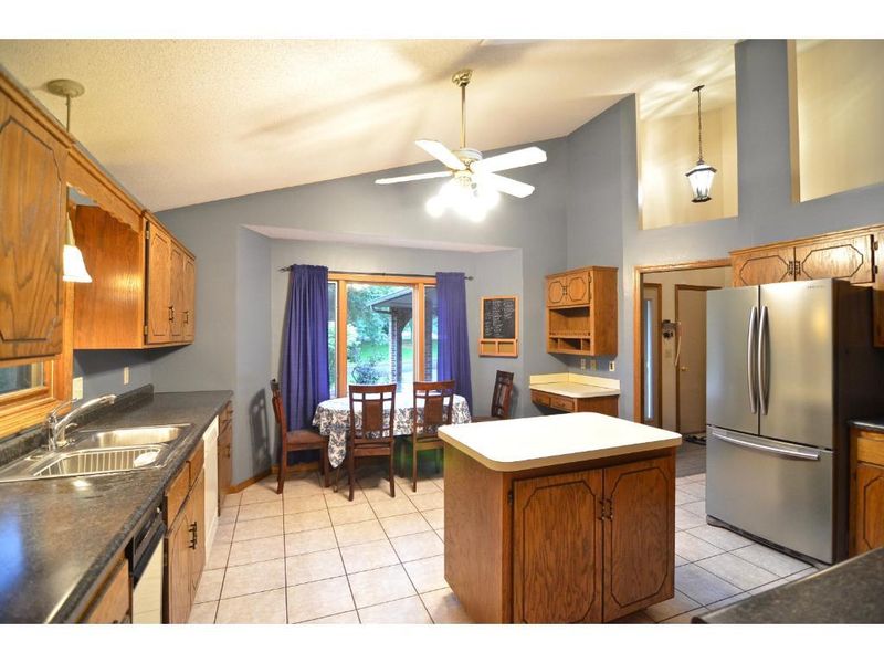 7484 Upper 24th St, Oakdale, MN 55128