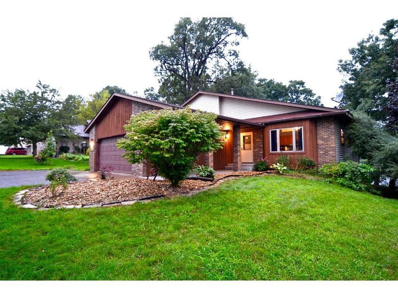 7484 Upper 24th St, Oakdale, MN 55128