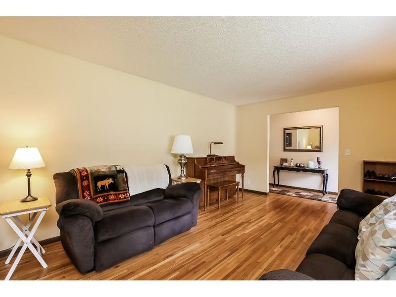 1056 Ramsdell Dr, Apple Valley, MN 55124