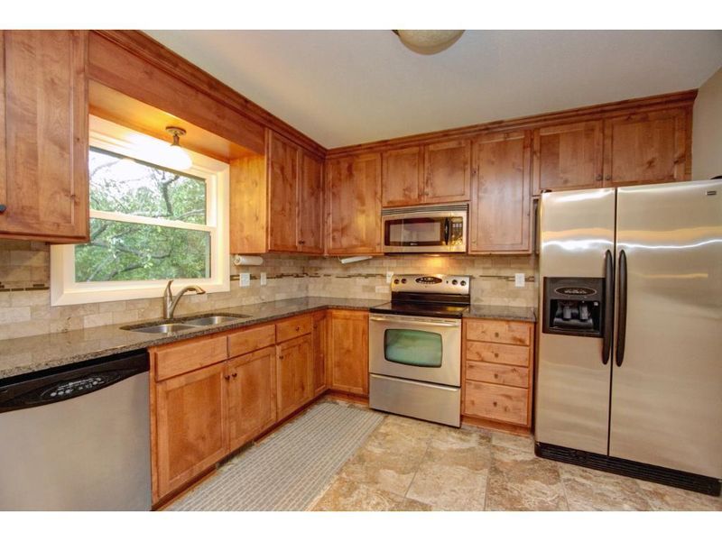 411 Cord Cir, New Brighton, MN 55112