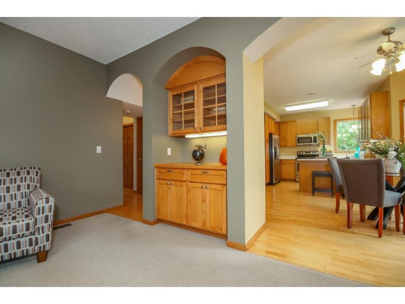 945 Parkview Ln, Victoria, MN 55386