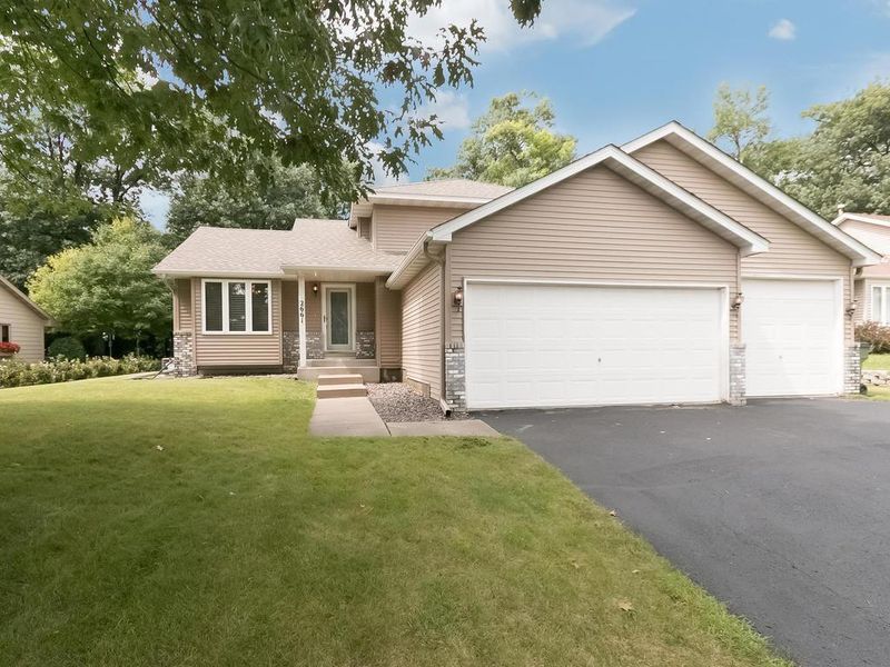 2661 Oak Ridge Dr, Monticello, MN 55362