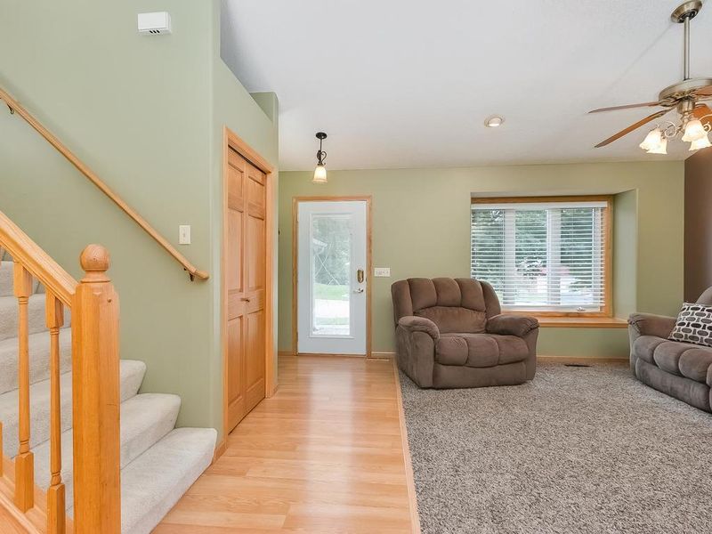 2661 Oak Ridge Dr, Monticello, MN 55362