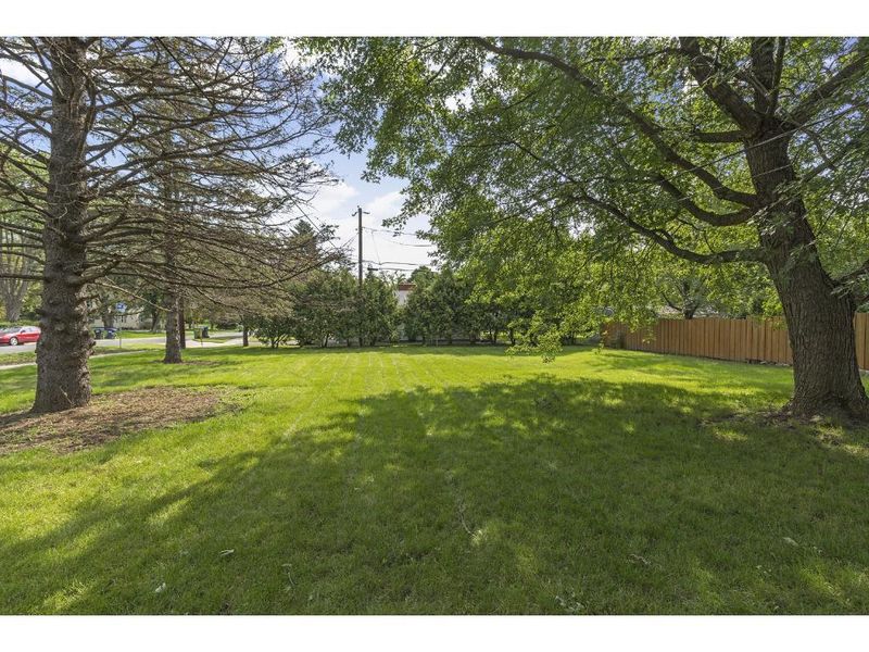 1800 Hamline Ave N, Roseville, MN 55113