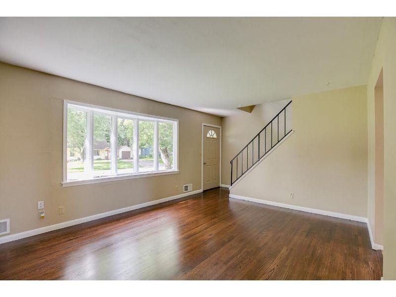 147 Skillman Ave E, Maplewood, MN 55117