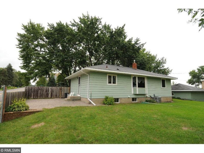 2455 2nd St N, North Saint Paul, MN 55109