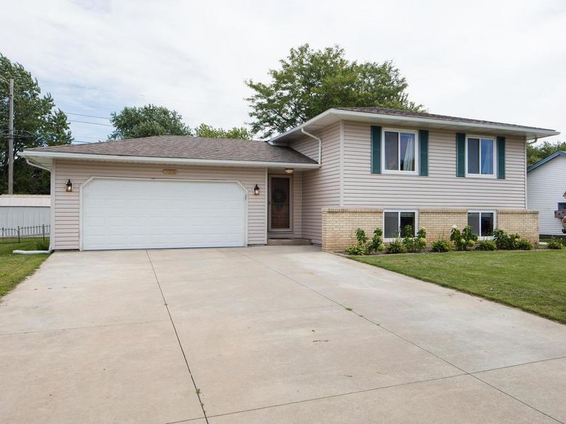 16218 Gannon Ave W, Rosemount, MN 55068