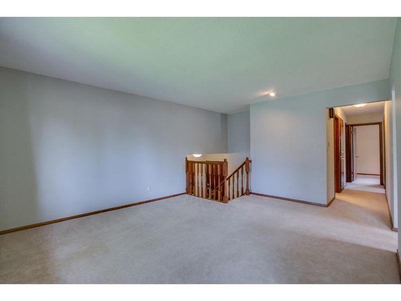 1373 Winchell St, Saint Paul, MN 55106