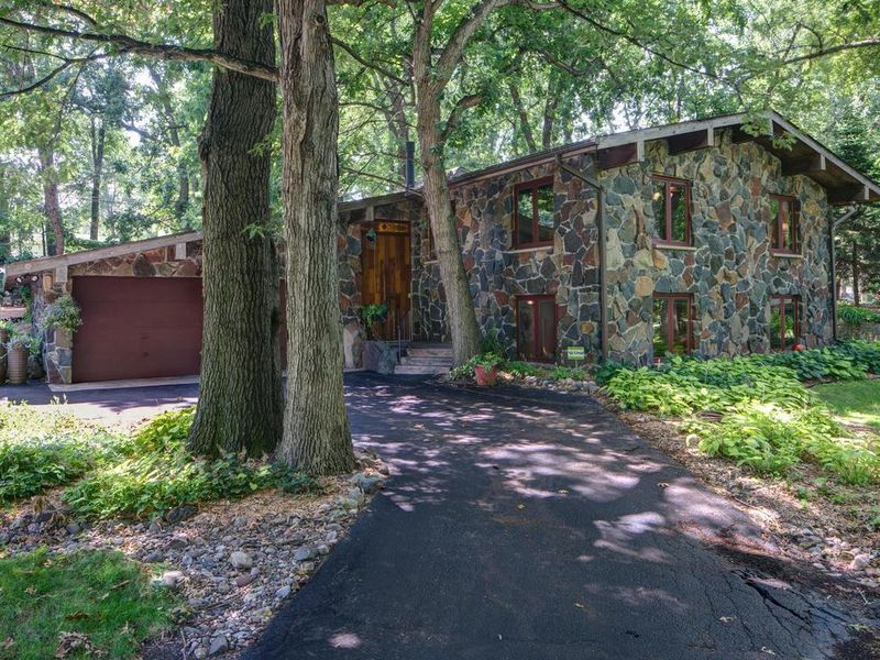 2228 Snowshoe Ln E, Saint Paul, MN 55119