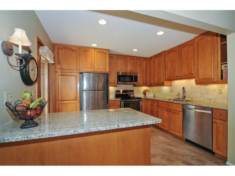 63 Walden St, Burnsville, MN 55337