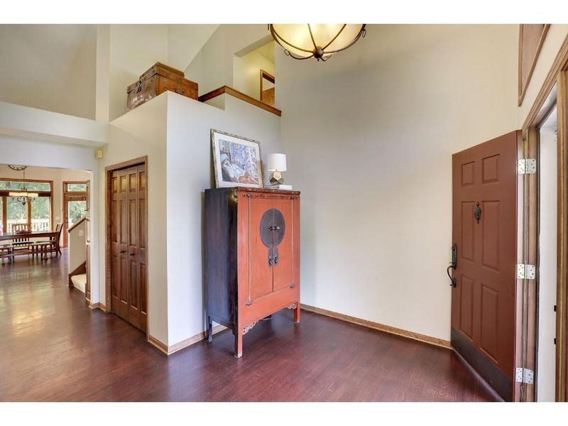 857 Great Oaks Trl, Eagan, MN 55123