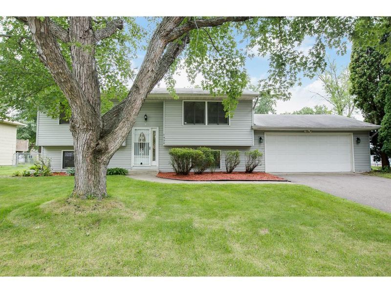 1909 Gunflint Trl, Brooklyn Park, MN 55444