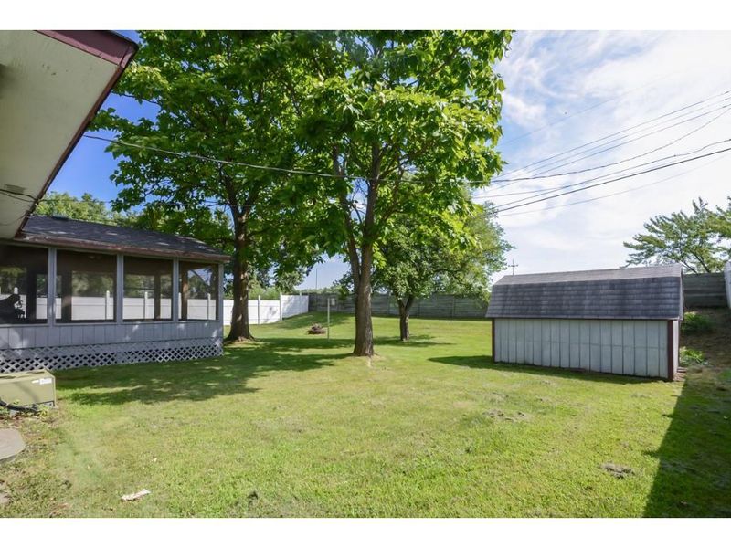 1962 Adolphus St, Maplewood, MN 55117